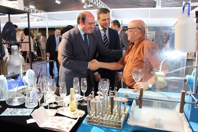 EL PRESIDENTE EN LA FERIA DEL MUEBLE DE YECLA