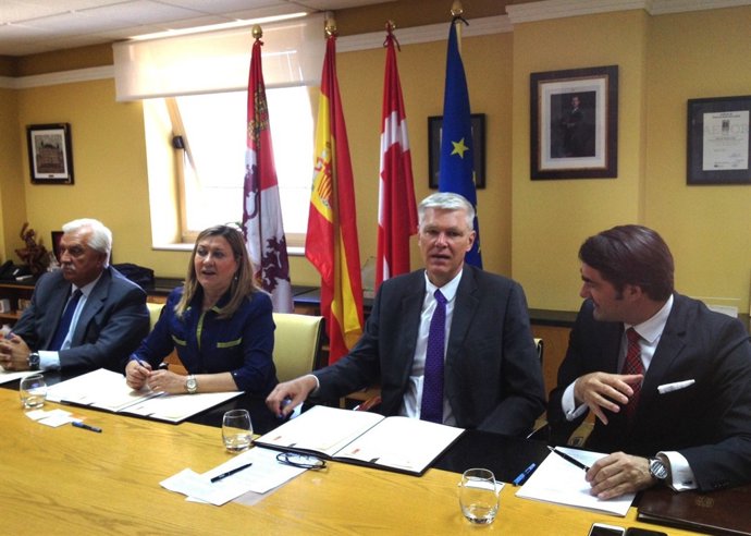 Firma energía embajada