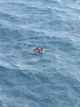 Patera rescatada en el Estrecho, en cabo Espartel.