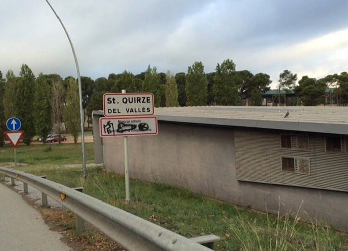 Carteles de la AMI en Sant Quirze del Vallès pintados