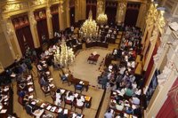Minuto de silencio en el Parlament por los trabajadores fallecidos