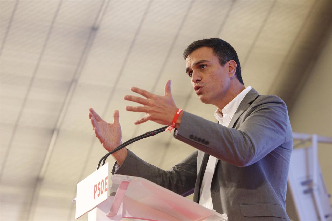 Pedro Sánchez en un acto con alcaldes y concejales