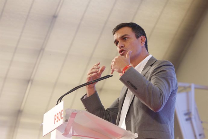 Pedro Sánchez en un acto con alcaldes y concejales