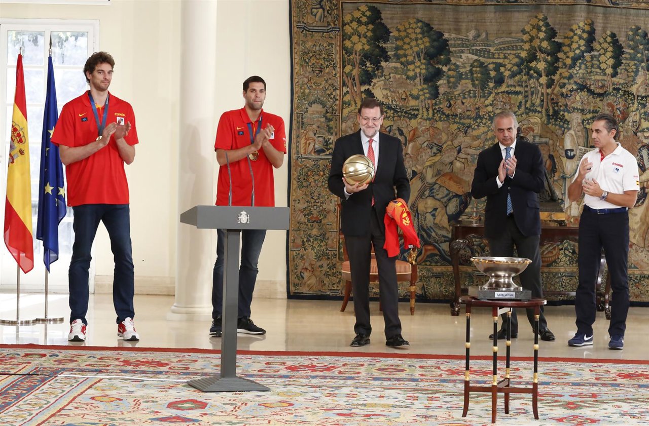 Pau Gasol, Felipe Reyes, Mariano Rajoy, José Luis Sáez, Sergio Scariolo,  
