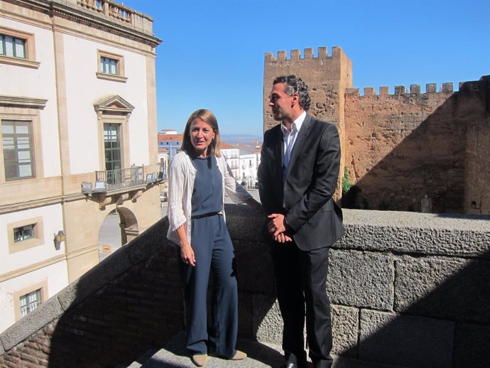 La alcaldesa de Cáceres y el concejal de Turismo