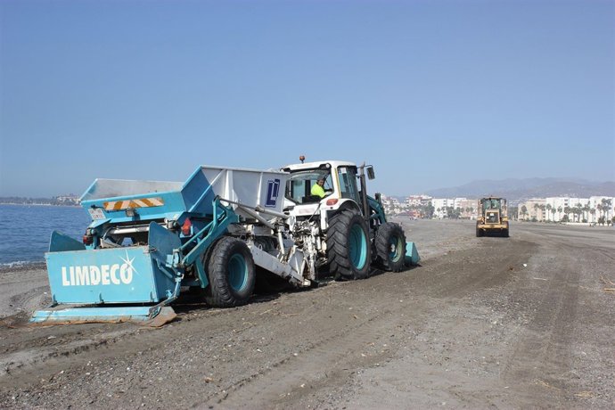NP Ayto Motril, LIMDECO Finaliza Limpieza De Los Residuos Dejados Por El Tempora