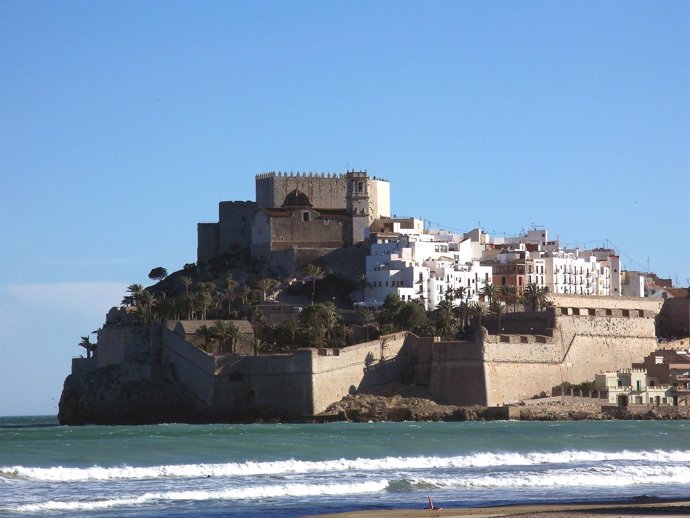 Playa Norte de Peñíscola con el Castillo al fondo