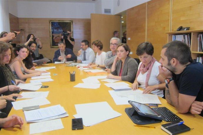 Reunión de A.Colau con promotores de la ley contra la pobreza energética