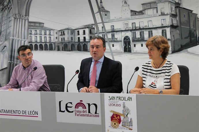 El concejal de Fiestas, el portavoz del Ayuntamiento de León y la edil de Cultur
