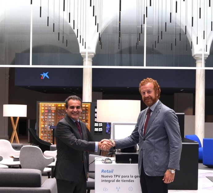 Rafael Herrador, de CaixaBank, y Manuel Otero, de los hoteleros de Sevilla