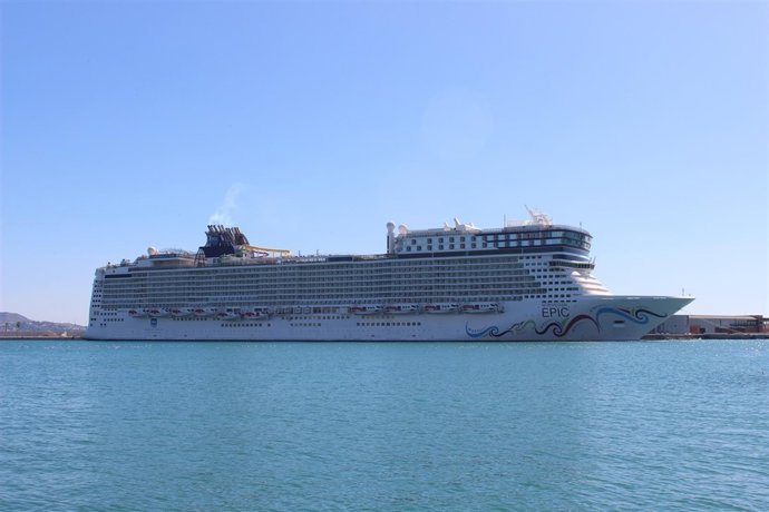 Norwegian Epic Cruise Lines puerto málaga crucero barco buque turismo