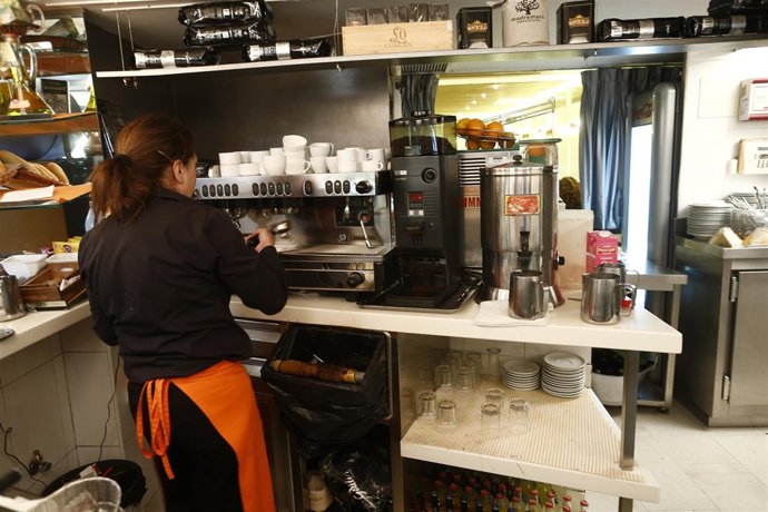 Trabajador, Trabajando, Camarero, Bar, Autónomo, Consumo, Cafetería