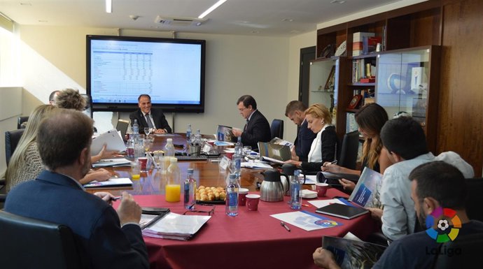 Tebas con los grupos políticos