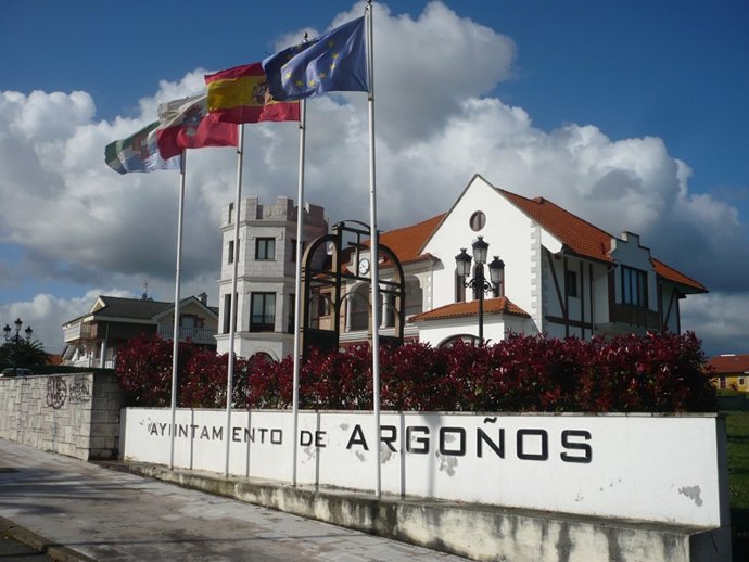 Fachada del Ayuntamiento de Argoños