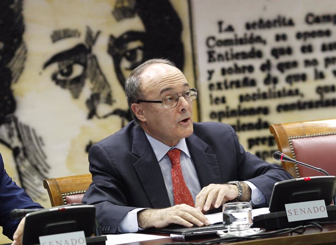 El gobernador del Banco de España, Luis María Linde, en el Senado