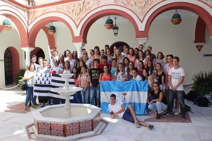 Intercambio cultural entre jóvenes alcareños y franceses en Alcalá de Guadaíra.