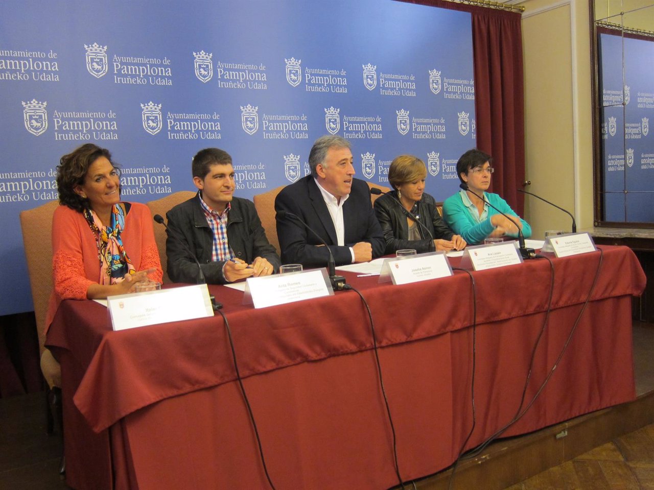Gomez, Romeo, Asiron, Lizoáin y Eguino en la rueda de prensa