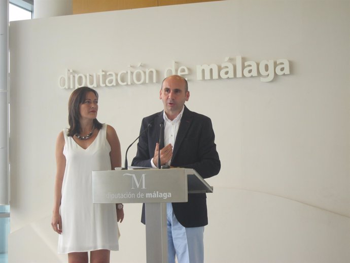 El portavoz del PSOE en Diputación, Francisco Conejo, y Sonia Ramos