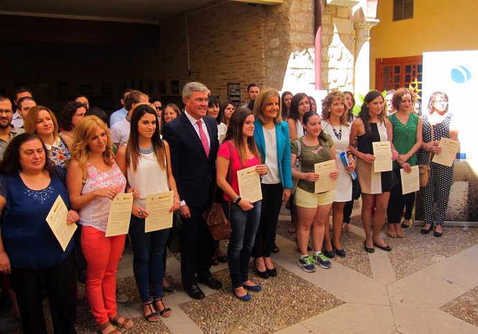 Báñez y Fernández de Moya con participantes del 'Emple@Jaén' II.