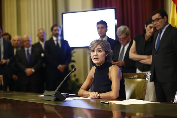 Isabel García Tejerina preside la firma del acuerdo con el sector lácteo