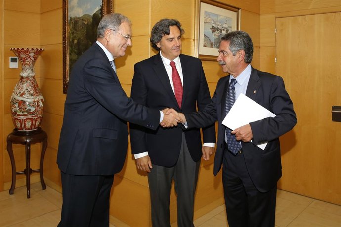 Miguel Ángel Revilla con representantes de ANPIER