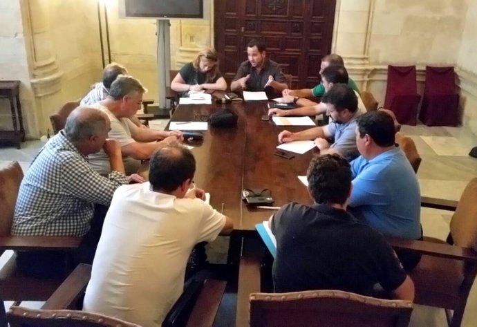 Rojas, con miembros de la plantilla municipal