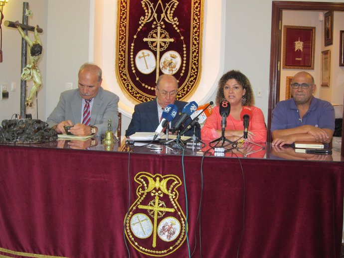 El presidente de las Cofradías de Cádiz y la concejal de Cultura