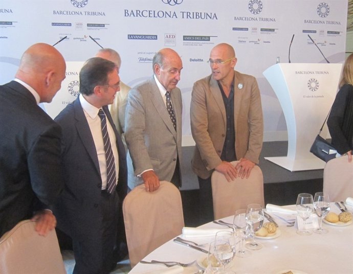 El 'padre' de la Constitución M.Roca y el candidato R.Romeva