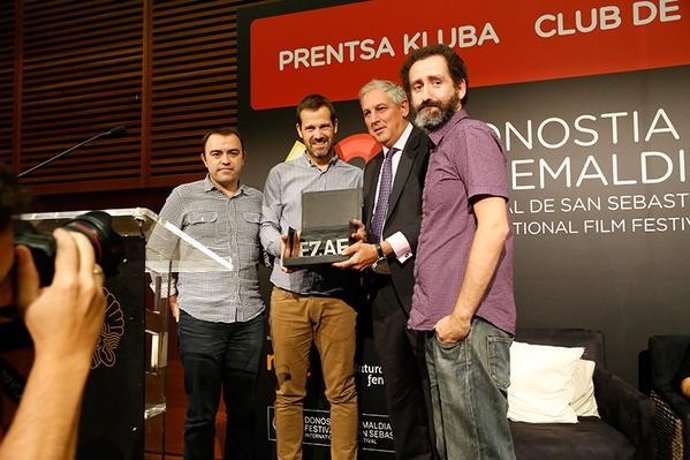 Loreak recibe el I Premio EZAE.
