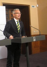 Vázquez lamenta que la "pinza" PP-Podemos "castigue" a 23.000 funcionarios de la Junta sin concurso de traslado