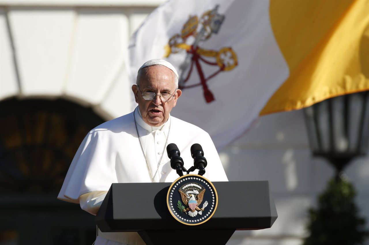 Pope Francis speaks during a ceremony welcoming him to the White House in Washin