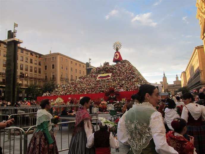 Ofrenda de Flores a la Virgen del Pilar.