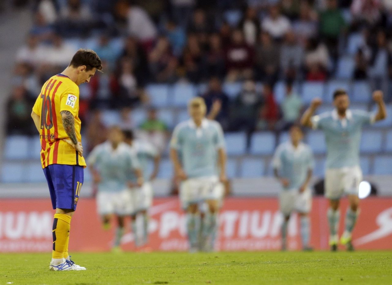 Messi cabizbajo tras la derrota en Vigo