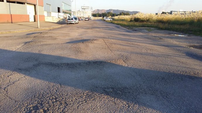 Baches en un polígono de Camargo