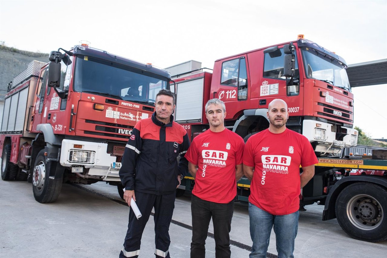 El director del Servicio de Bomberos, Víctor Rubio; y los representantes de SAR