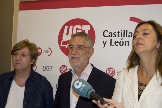 Esperanza Vázquez, Agustín Prieto y Almudena Fontecha en la presentación 