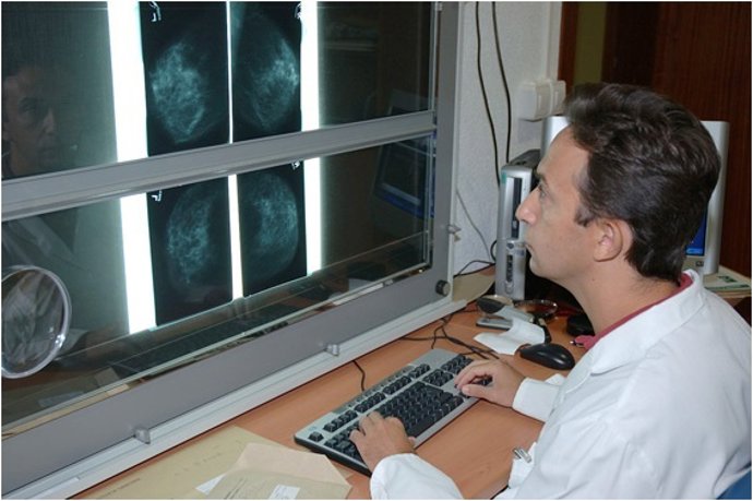 Salud incorpora pruebas genómica en cáncer de mama