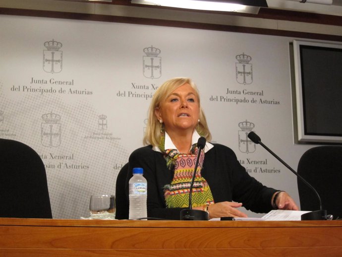 La presidenta del PP, Mercedes Fernández