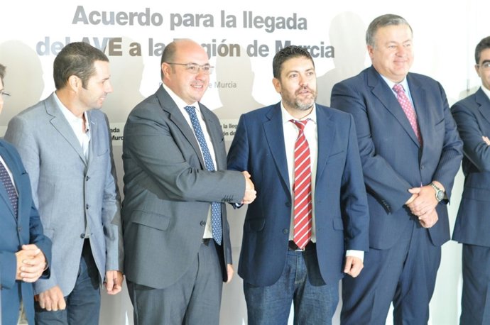 Imagen de la firma del acuerdo