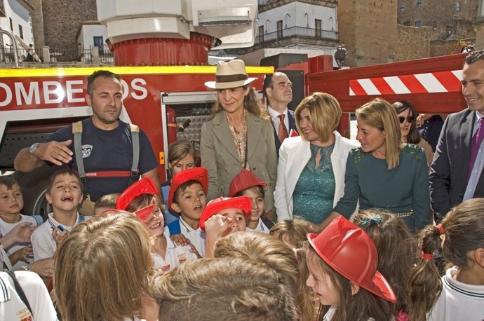 La infanta Elena inaugura en Cáceres la X Semana de la Prevención de Incendios