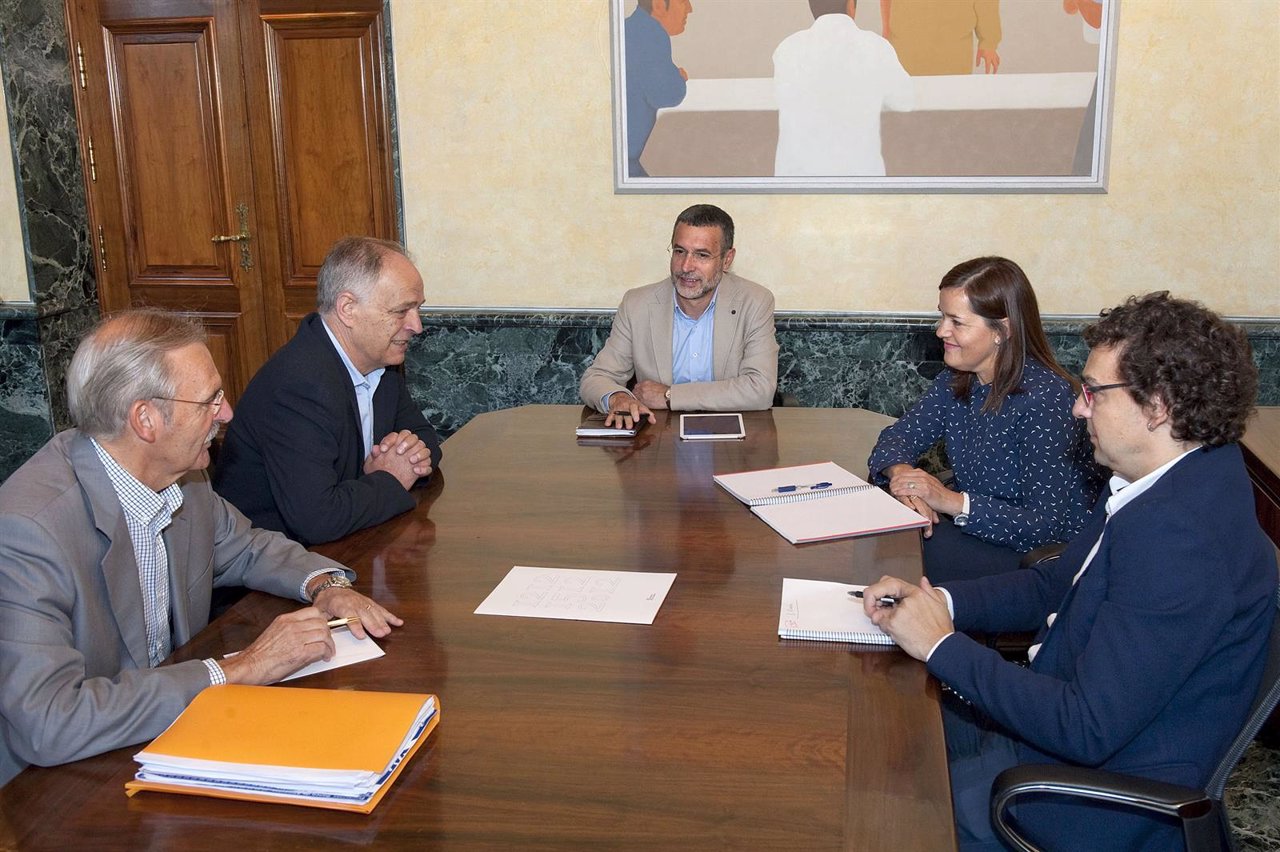  Fernández, Yoldi, El Vicepresidente Laparra, Mañú Y Mauleón Durante La Reunión.