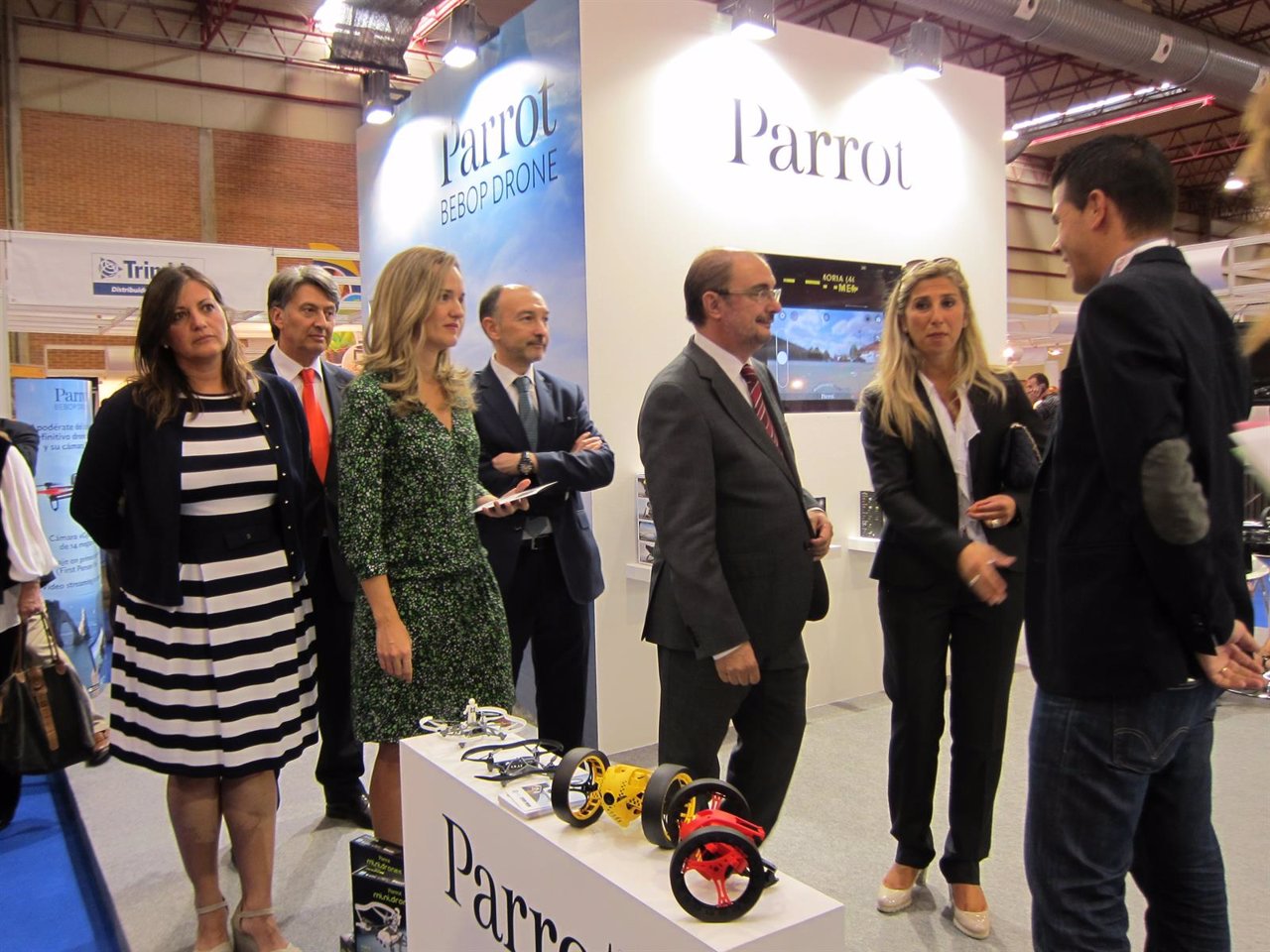 Lambán inaugura visita Expodrónica 2015.