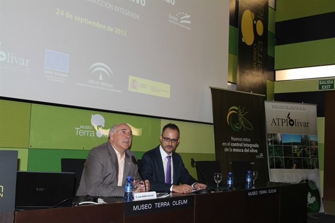 Jornadas sobre el control de la plaga de la mosca del olivo