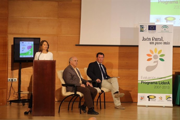 Cobo interviene en la jornada sobre desarrollo rural.
