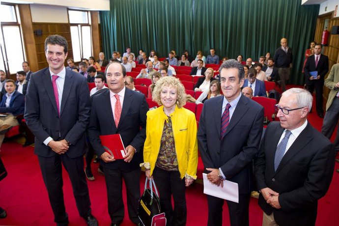 Eva Díaz Tezanos y Francisco Martín en unas jornadas sobre economía circular