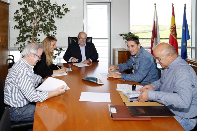 Oria con representantes de la Federación Agroalimentaria de CCOO