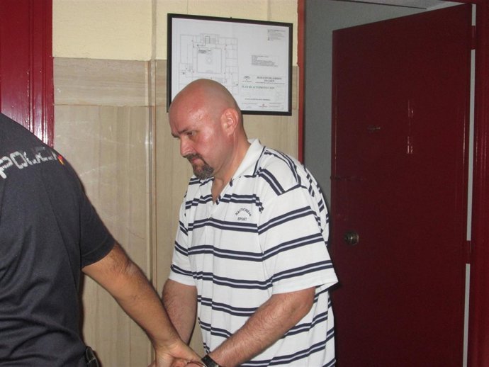 El acusado acudiendo a la lectura del veredicto