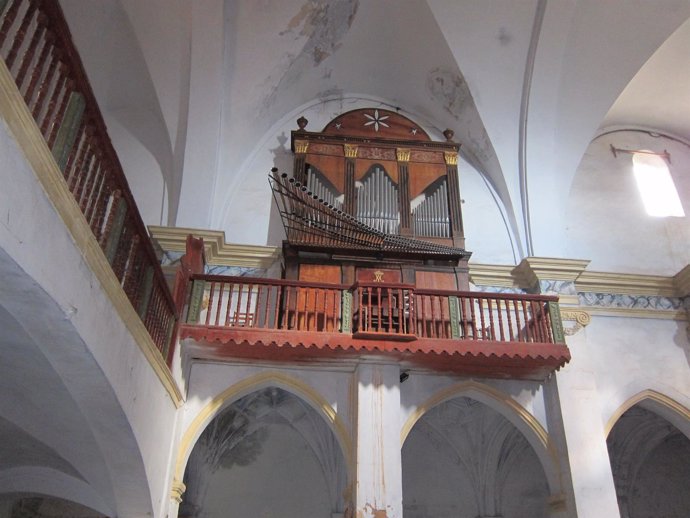 Órgano En Una Iglesia Aragonesa