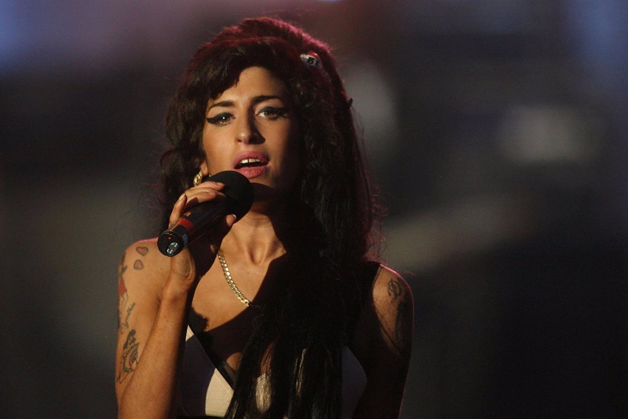 Amy WInehouse en un concierto en Londres