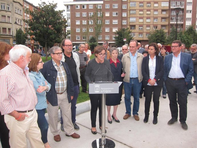 Carmen Moriyón, en el centro